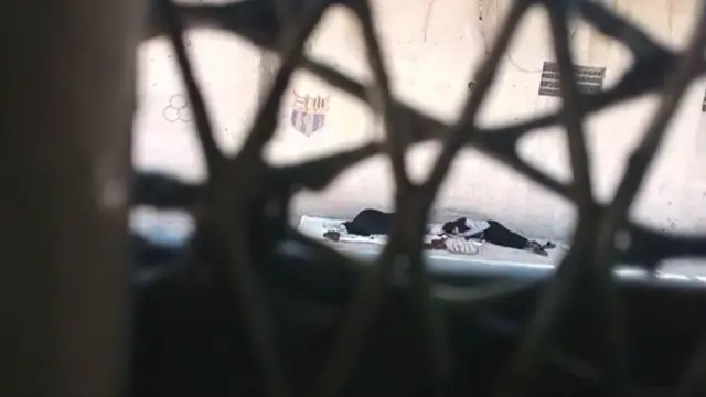 برخی از اعتصاب کنندگان اکنون از نوشیدن آب خودداری می کنند