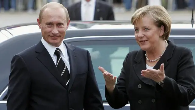 Vladimir Putin Rusiya Angela Merkel Almaniya kansleri Almaniyanın keçmiş kansleri Angela Merkel 