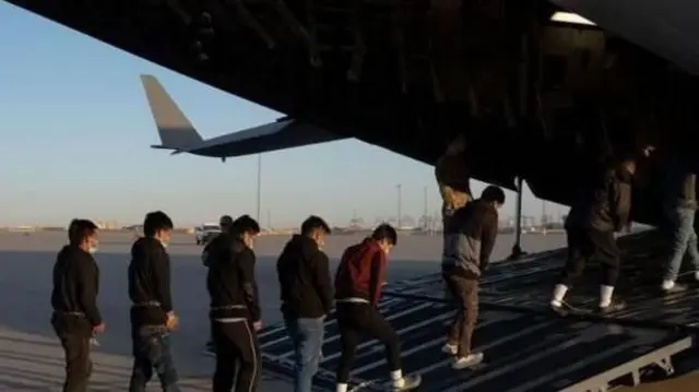 अमेरिका ने कहा है कि अवैध तरीके से विदेश से अमेरिका आए लोगों को उनके देश डिपोर्ट किया जाएगा.