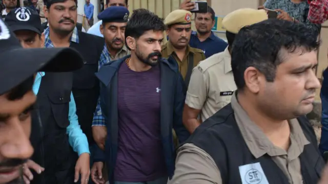 পুলিশ প্রহড়ায় লরেন্স বিষ্ণোই