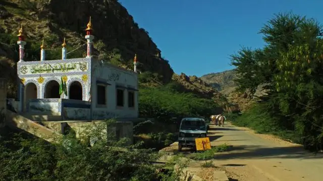 வளமான பகுதியாக பலுசிஸ்தான் இருந்தாலும் அதிகமாக வளர்ச்சியடையாத பகுதியாகவே இந்த பகுதி உள்ளது