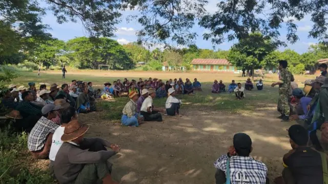 ၂၀၂၄ ခုနှစ်က SRF နဲ့ မင်းကင်းဒေသခံတို့ရဲ့ ဆွေးနွေးပွဲတစ်ခုမြင်ကွင်း