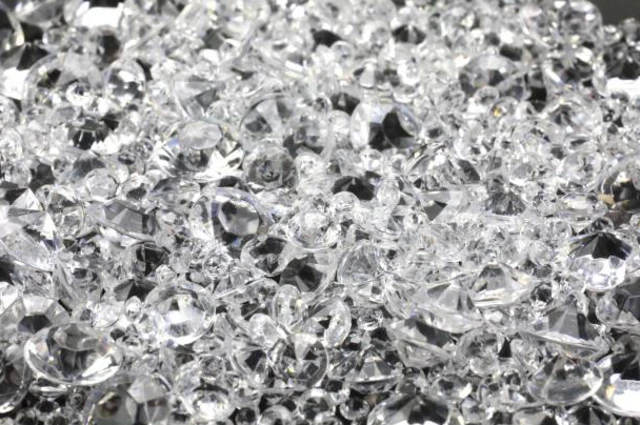 เพชรเกลื่อนกลาด