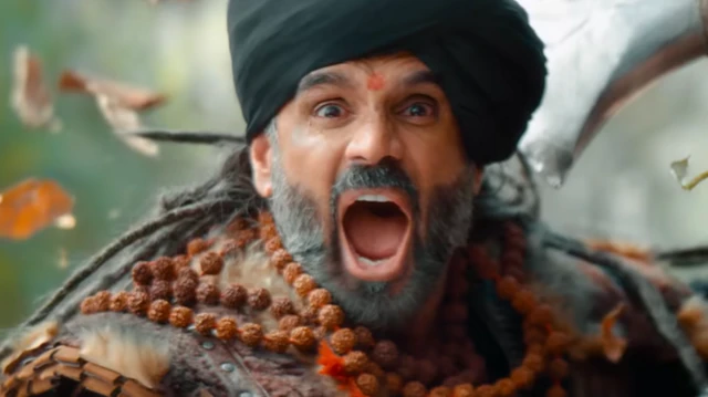 பாலிவுட் நடிகர் சுனில் ஷெட்டி வேக்தா பில் வேடத்திலும், விவேக் ஓபராய் சுபேதர் ஜாபர் கானாகவும் நடித்தனர்.
