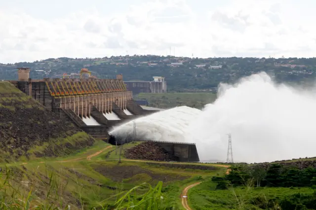 เขื่อนทุคูรุยซึ่งตั้งอยู่ทางตอนเหนือของประเทศบราซิล 