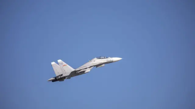 ቻይና ጄ-11 ዝዓይነተን ነፈርቲ ናብ ክሊ ምክልኻል ኣየራ ከምዝለኣኸት ታይዋን ገሊጻ