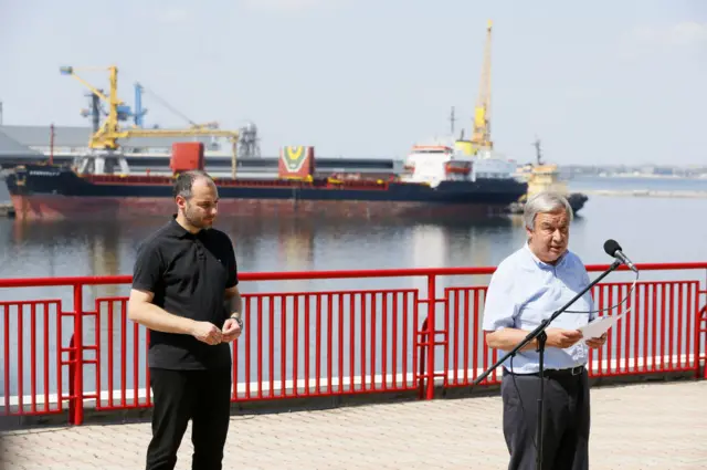 ဂျုံ၊ပြောင်းသီးနှံသင်္ဘောတွေ ထွက်ခွာနိုင်ရေးအတွက် ကုလသမဂ္ဂ အတွင်းရေးမှူးချုပ် အန်တိုနီယိုဂူတာရက်စ် ယူကရိန်းမှာလာရောက်ကြည့်ရှုစဉ်