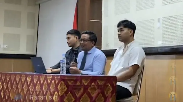Live streaming sidang ormawa yang diadakan DPM FISIP Unud terkait bullying TAS tewas bunuh diri, Kamis (16/10/2025). 