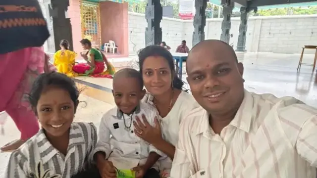 குடும்பத்தினருடன் சிறுவன் பிரணய் தேஜா (கோப்புப் படம்)