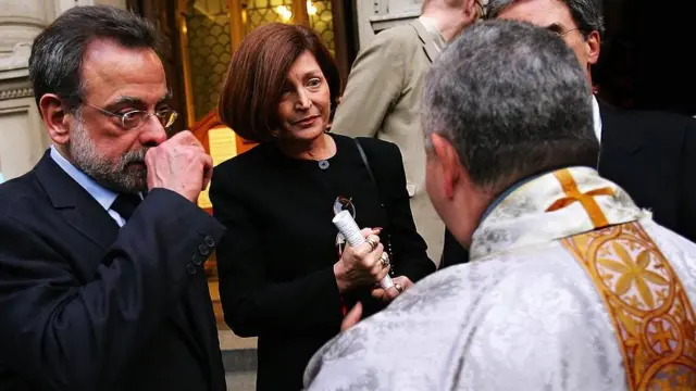 Bustani (kushoto) akiwa na mke wake mjini London in 2005