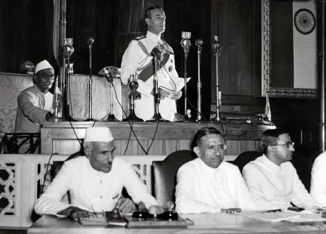 عکس: ماونټ بېټن په ډيلي کې د اګست پر ۱۵ د هند د خپلواکۍ د اعلان پر ورځ