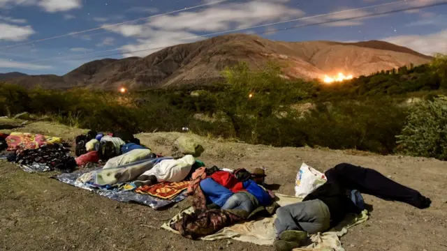 Венесуэльские мигранты в Эквадоре по пути в Перу