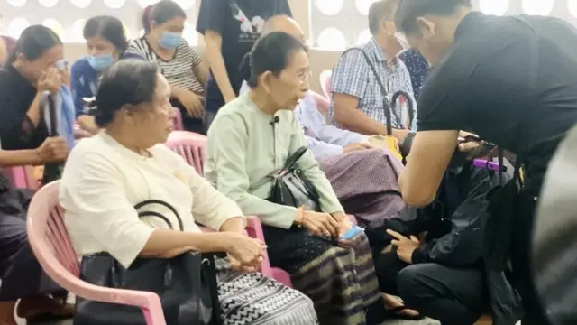 ဦးသုဝေ နာရေးမှာတွေ့ရတဲ့ ဒေါ်သန်းသန်းနုနဲ့ ဒေါ်ချိုချိုကျော်ငြိမ်း
