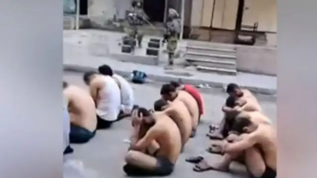 Puluhan pria ditelanjangi dan diinterogasi pasukan Israel di Gaza utara, menurut saksi.