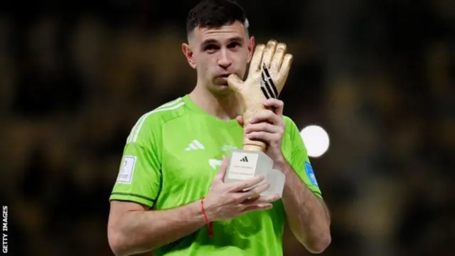 Maartinez badhaasa karra eegaa cimaa Waancaa Adunyaa 2022 mo'ate