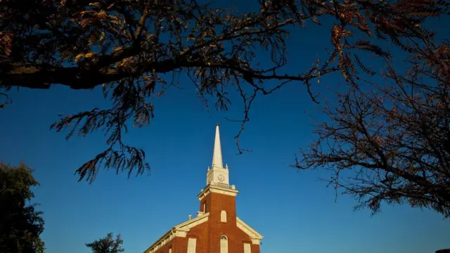 Parte externaaposta menos de 1 5igreja