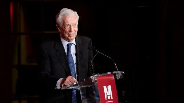 Марио Варгас Льоса на церемонии вручения премии в Мадриде, Испания, 10 октября 2022 года