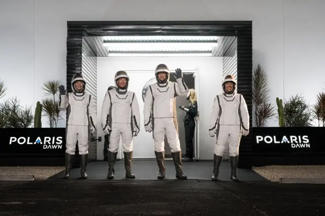 नवा स्पेससूट