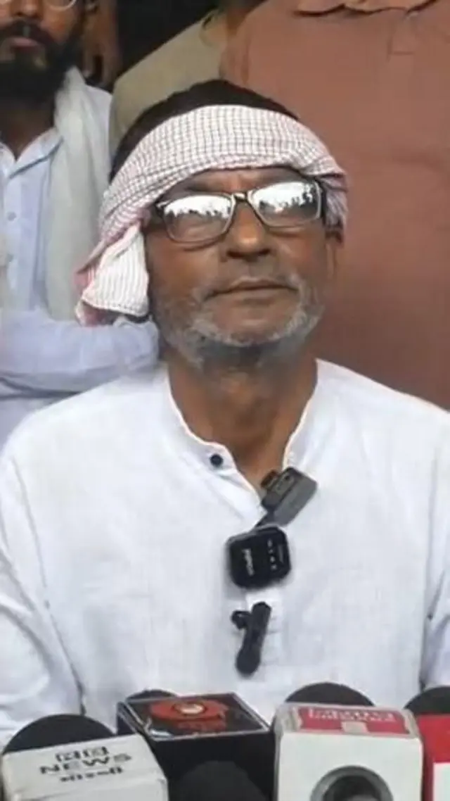 ખેતરમાં વીજપોલ મામલે સરકારની જાહેરાત અંગે આંદોલન કરનાર ખેડૂતોએ શું કહ્યું?