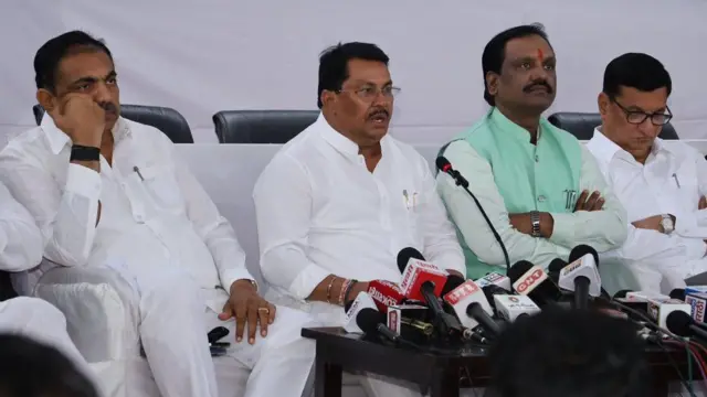 विरोधी पक्षनेत्यांची पत्रकार परिषद