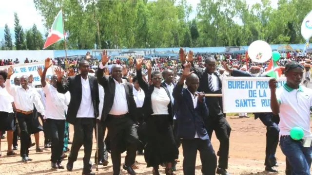 Uwuserukiye abakozi asaba ko ubuzi buhari leta yoza irabusabikanya