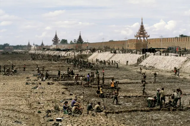 နဝတခေတ်မှာ မန္တလေးကျုံး ပြန်ဆယ်