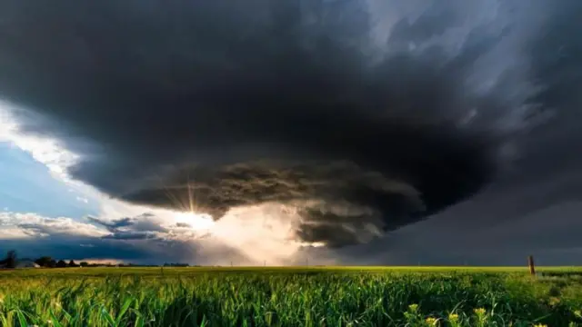 હવામાન વિભાગના બુલેટિન પ્રમાણે છેલ્લા ચોવીસ કલાકમાં સાઉથ ગુજરાત અને સૌરાષ્ટ્રમાં અમુક જગ્યાએ હળવો વરસાદ થયો છે, જ્યારે કચ્છમાં મોટા ભાગે હવામાન સૂકું રહ્યું છે. રાજ્યમાં ક્યાંય નોંધપાત્ર વરસાદ પડ્યો નથી.