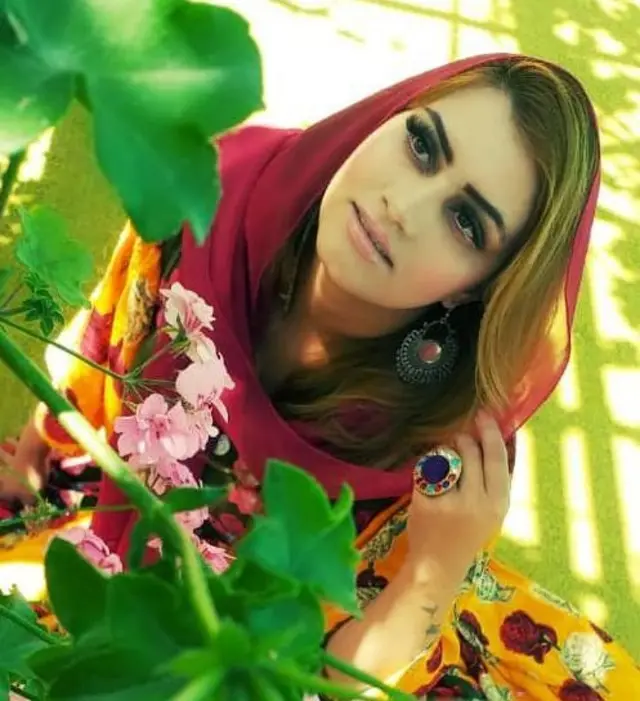 فرحناز یوتیوبر افغان