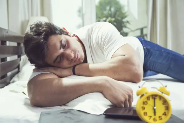 నిద్రపోవడం