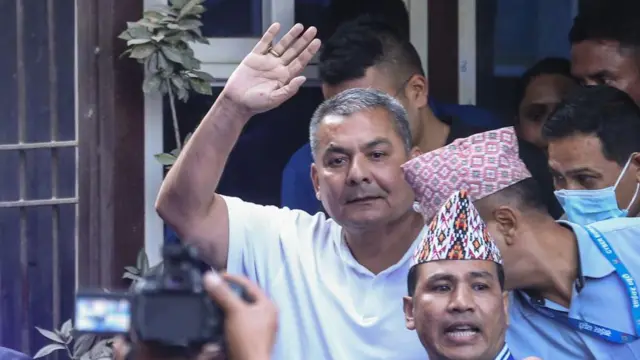 प्रसाईलाई प्रहरीले गत असोज महिनामा विद्युतीय कारोबार ऐन उल्लङ्घन गरेको आरोपमा पक्राउ गरेको थियो