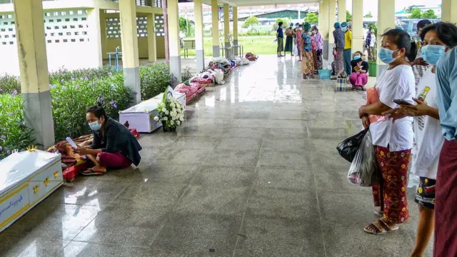သေဆုံးပြီးနောက် သဂြိုလ််ဖို့တောင်တန်းစီနေရတဲ့ ရန်ကုန်က အလောင်းတွေ