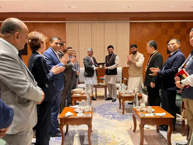 पोखरा र भैरहवा अन्तर्राष्ट्रिय विमानस्थलको सञ्चालन र नेपाललाई थप हवाई रुटहरू उपलब्ध गराउने विषयमा भारतीय समकक्षीसँग कुराकानी गरेका थिए