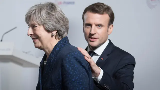 Theresa May y Emmanuel Macron.