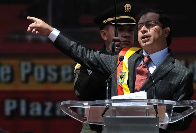 Gustavo Petro juramenta como alcalde de bogotá en 2012