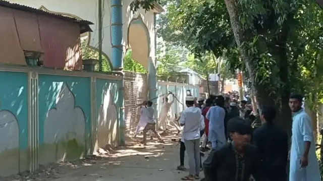 'তৌহিদি জনতা' পরিচয়ে' নুরাল পাগলা' এর কবর, বাড়ি ও দরবার শরিফে হামলা, ভাঙচুর করা হয়