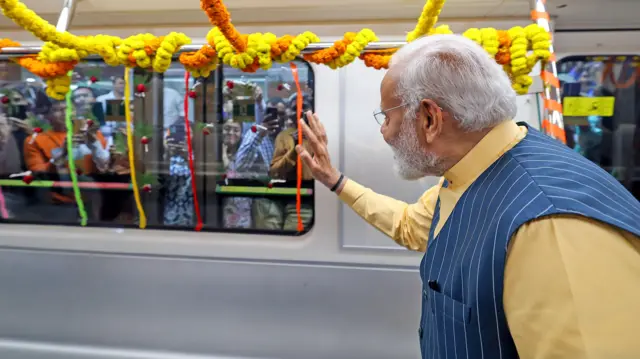 इसी साल होने वाले लोकसभा चुनावों में तेजस्वी यादव के सामने नरेंद्र मोदी की चुनौती होगी.