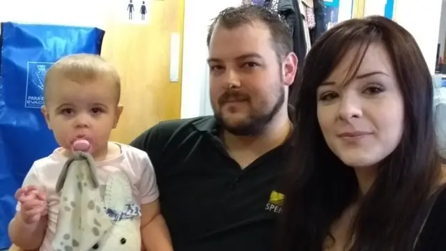 Marisha Chaplin ve Jon Hibbs kızları Evie ile