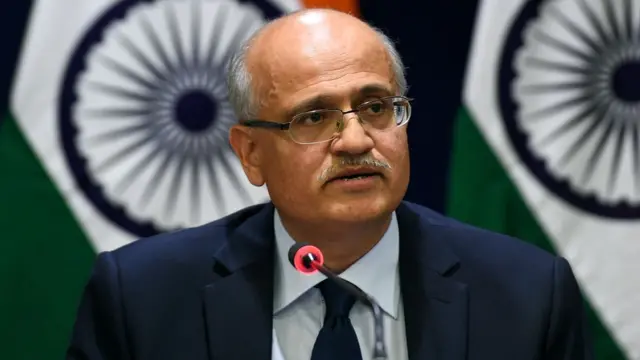 দিল্লিতে সংবাদ সম্মেলেনে ভারতের পররাষ্ট্র সচিব বিজয় কেশব গোখলে