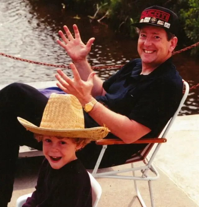 อาดัม ไมเออร์-เคลย์ตัน และพ่อเขาเขา เกรแฮม เคลย์ตัน