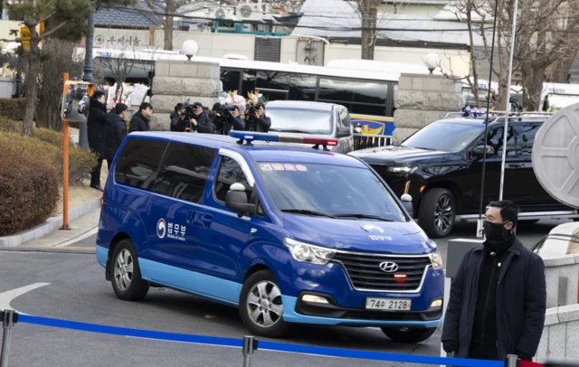 윤석열 대통령이 탄 호송차