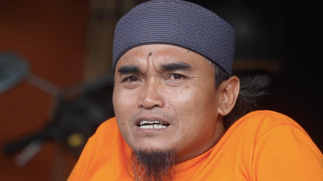 Slamet Widodo adalah pembuat dan penjual sabun cuci cair yang menjadi caleg DPRD Kota Solo.