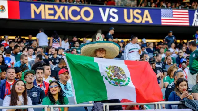 Aficionados mexicanos en un estadio de EE.UU.
