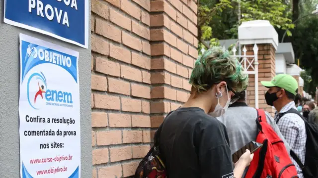 Alunos diantebetnacional jogoscolégio no primeiro diabetnacional jogosprovas do Enem 2021