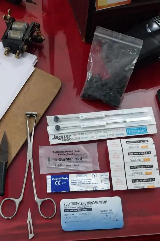 ਕਾਨੂੰਨ ਅਨੁਸਾਰ ਇਸ ਕਿਸਮ ਦੇ ਅਪਰਾਧ ਲਈ 10 ਸਾਲ ਤੱਕ ਦੀ ਕੈਦ ਜਾਂ ਜੁਰਮਾਨਾ ਹੋ ਸਕਦਾ ਹੈ।