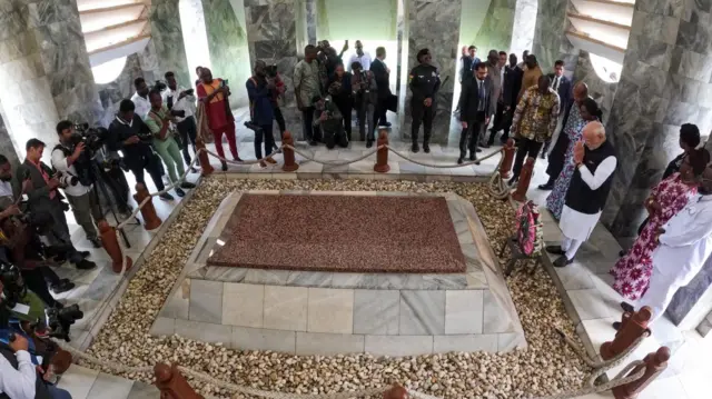 PM Modi visit tomb of Dr Nkrumah and lay wreath