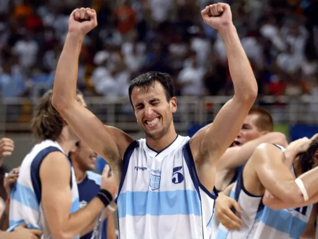 Argentina aseguró una medalla al vencer a Estados Unidos en las semifinales de Atenas 2004.