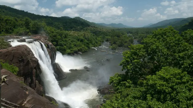 அதிரப்பள்ளி 