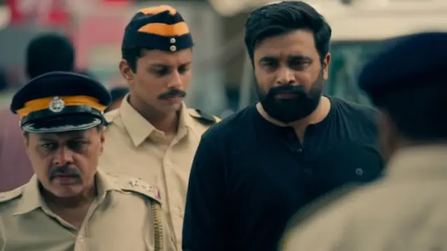 எனை நோக்கி பாயும் தோட்டா