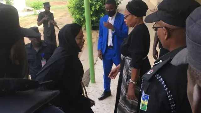 Justice Halima Shamaki (with Hijab) dey arrive di court.