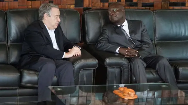 Le Secrétaire général de l'ONU s'entretient avec le Premier ministre de la République centrafricaine, le 24 octobre 2017 à Bangui.